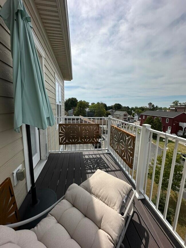 Photo - 180 E Capitol Dr