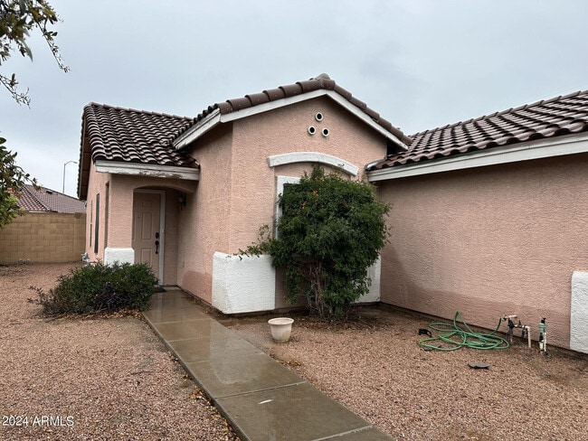 Photo - 1006 S Slater Cir