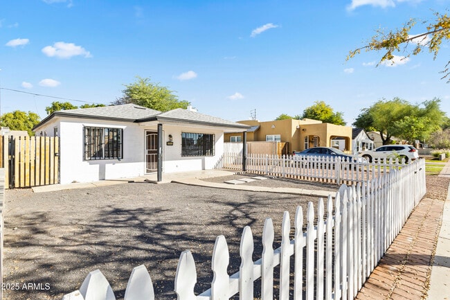 Building Photo - 5946 West Myrtle Ave