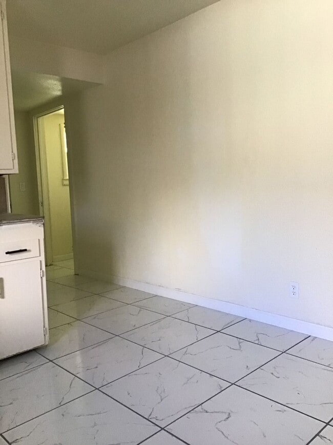 Photo - OL811/8171/2-Holmes, Kelsey Unit 811