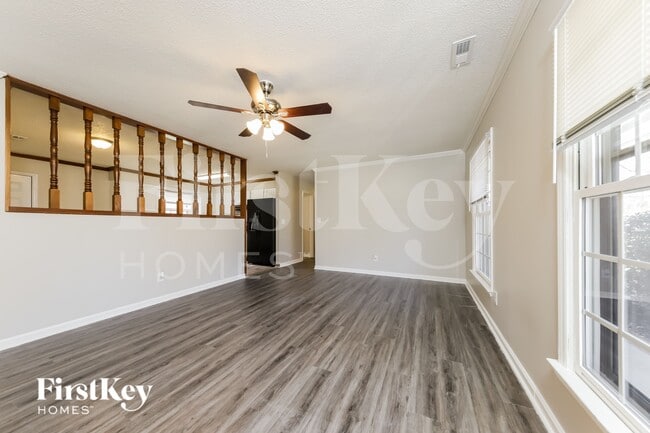 Photo - 2016 Claxton Dr SW