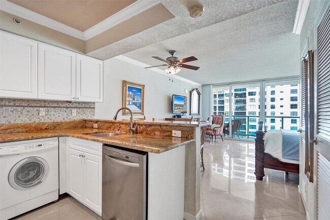 Photo - 2501 S Ocean Dr Unidad 1409 (available NOW)