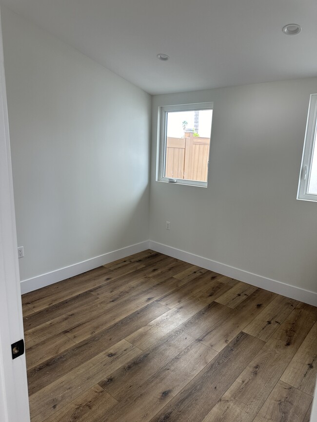 Photo - 5561 Mason Ave