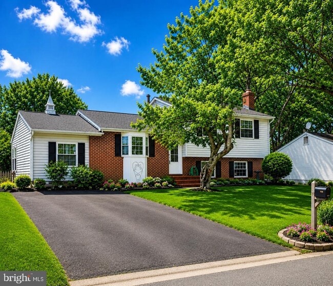 Building Photo - 5083 Macnamara Dr