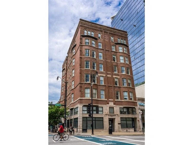 30 East Roosevelt