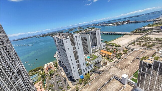 Building Photo - 1717 N Bayshore Dr Unit A-2546 Rental