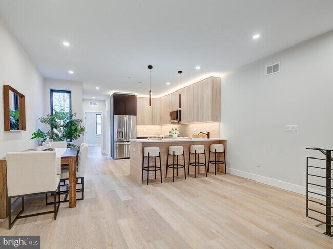 Photo - 1740 N Marshall St