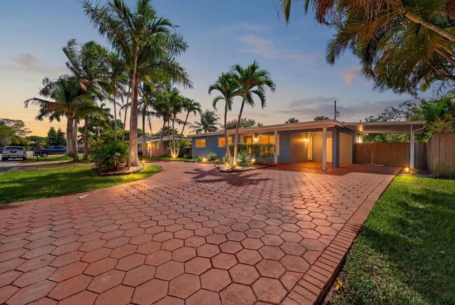 Building Photo - 624 NW 28th Ct