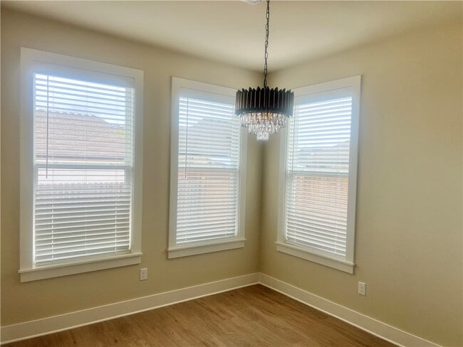 Photo - 970 Moksha St