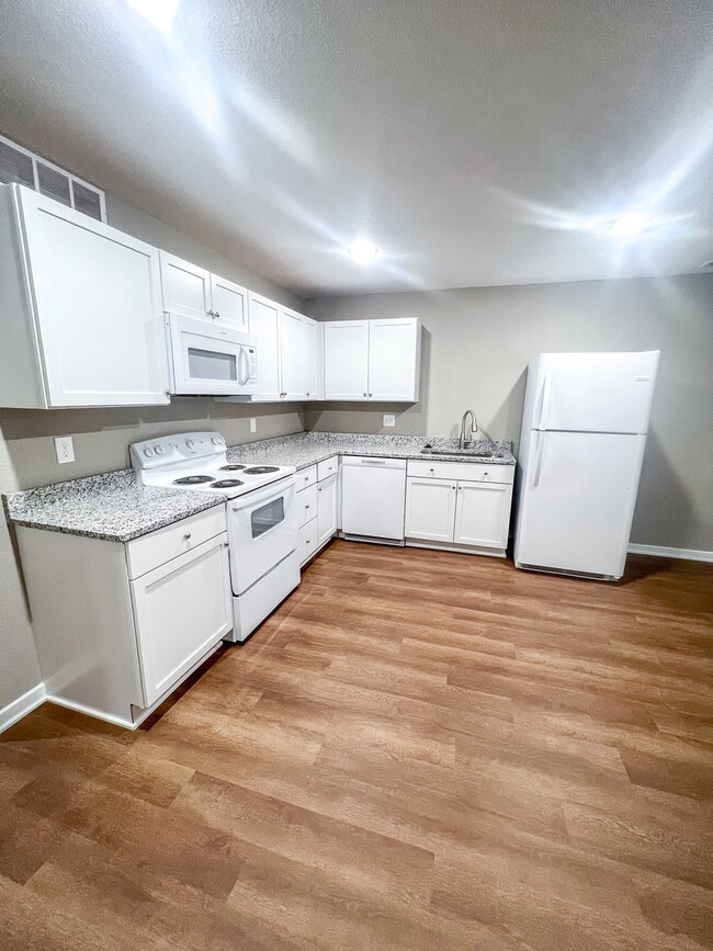 Photo - 320 W South St