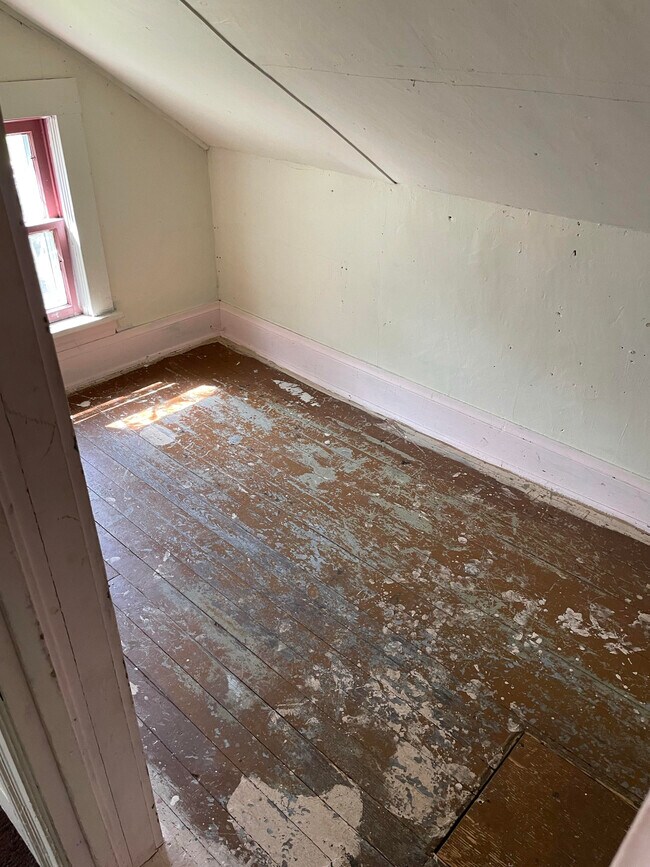 Photo - 309 14th Ave W
