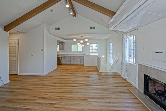 Photo - 606 N Juanita Ave