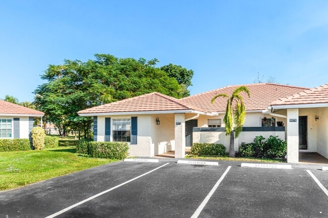 Photo - 9977 Three Lakes Cir