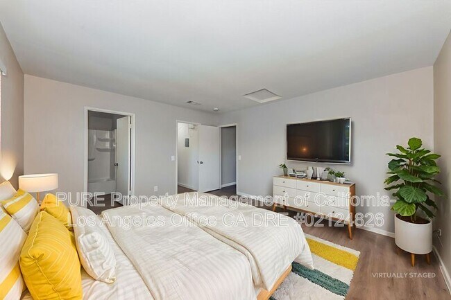 Photo - 23815 Hemlock Ave