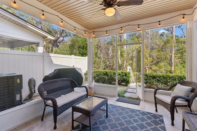 807 Mariners Cir