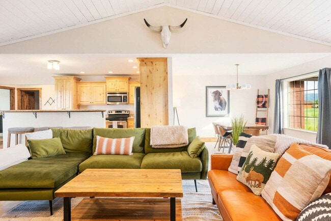 Photo - 1054 Canoe Loop Unit ID1379480P