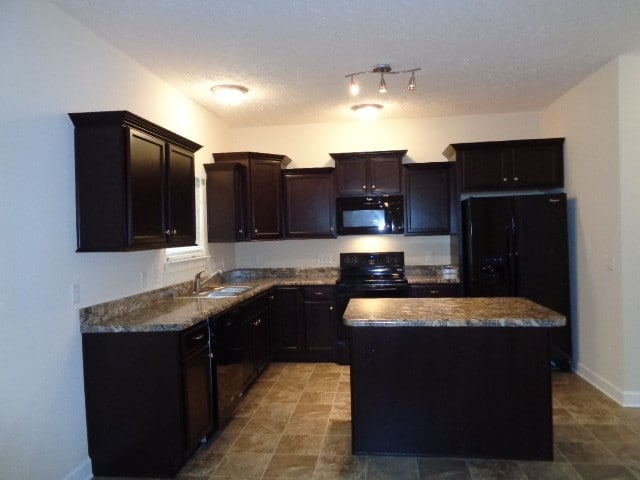 Photo - 908 Cabernet Trl