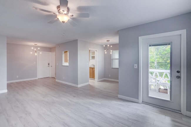 Photo - 2591 NE 55th Ct Unidad 201