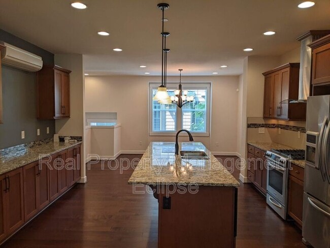 Photo - 1320 Chelsea Walk NE