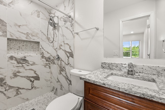 Photo - 1325 Cloverlawn Ave Unidad Upstairs