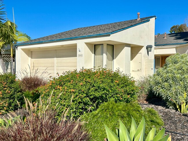 Building Photo - Freshly Painted 2BD/2BA 2 Car Garage with large Backyard