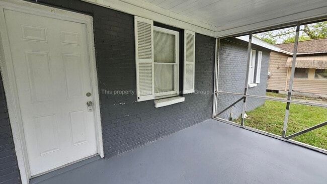 Photo - 2395 Commonwealth Ave