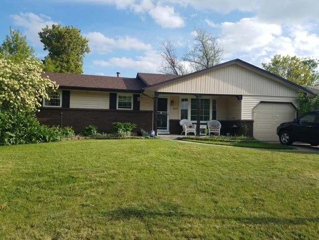 Building Photo - 2633 Danbury Dr