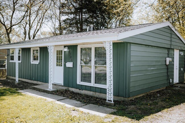 Photo - 1506 Crestview Dr