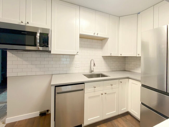 Photo - 2225 S Jasmine St Unit 313