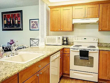 Building Photo - 6260 139th Ave NE Unit APT 71
