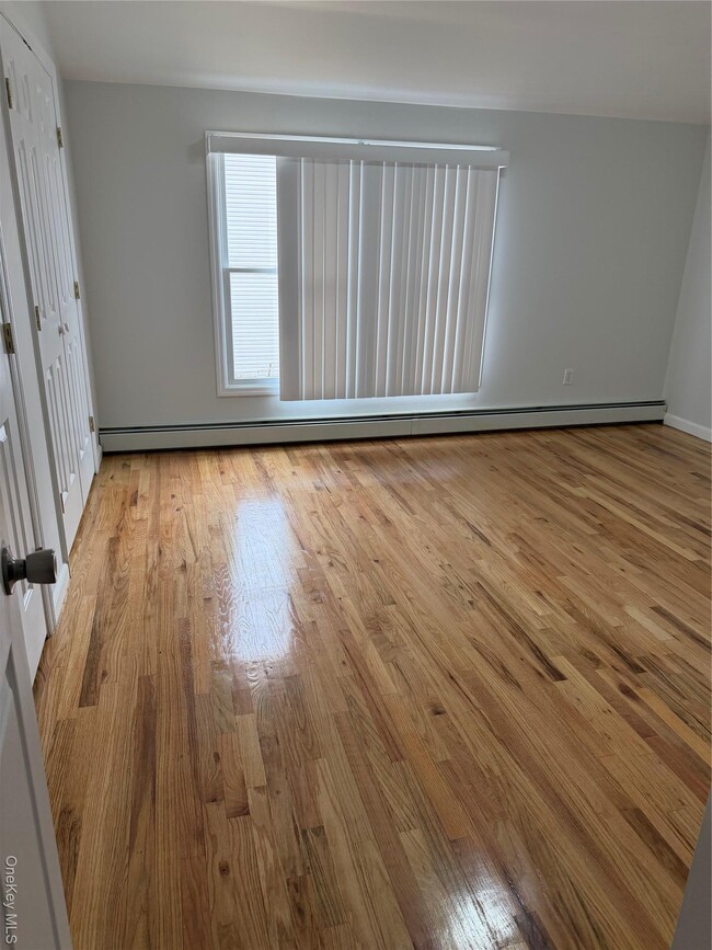 Photo - 221-18 91st Rd