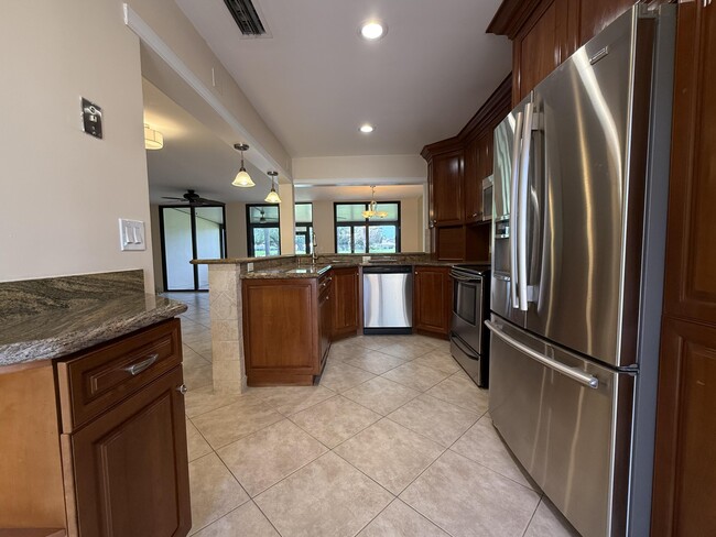 Photo - 717 Windermere Way