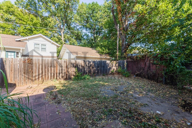 Photo - 1406 N Woodrow Ave