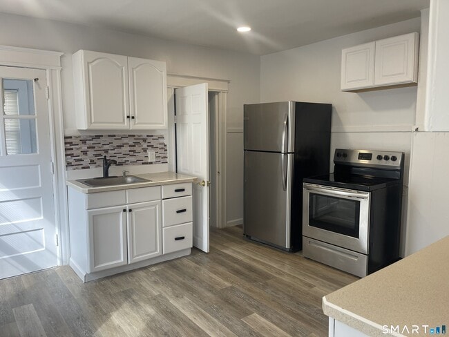 Photo - 692 Enfield St