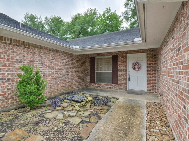 Photo - 419 S Starboard St House