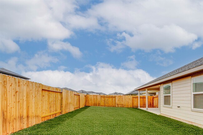 Building Photo - 30631 Brixton Village St