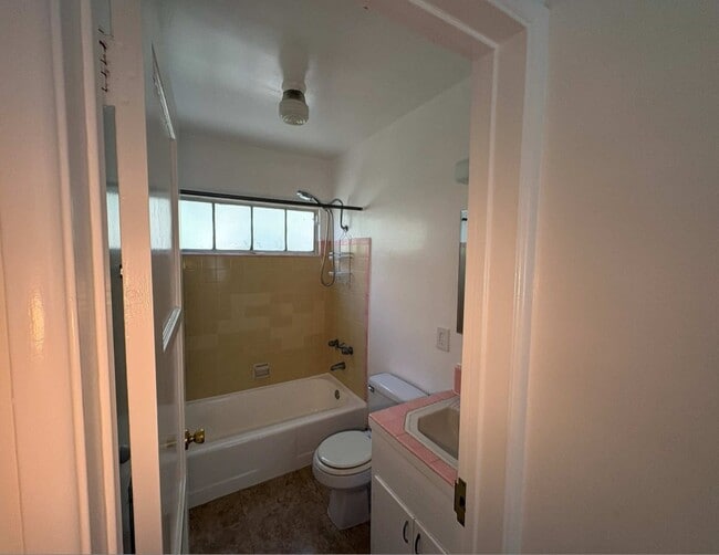 15912 W Sunset Blvd