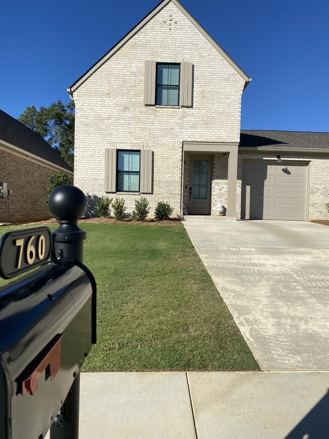 Building Photo - 760 Stonebrook Ln