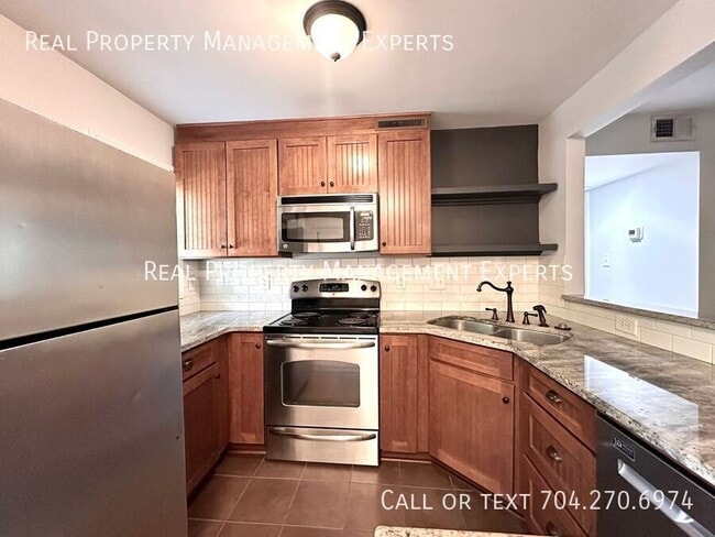 Building Photo - 4921 Park Rd Unit B Rental