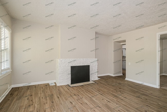 Photo - 529 La Motte Ln