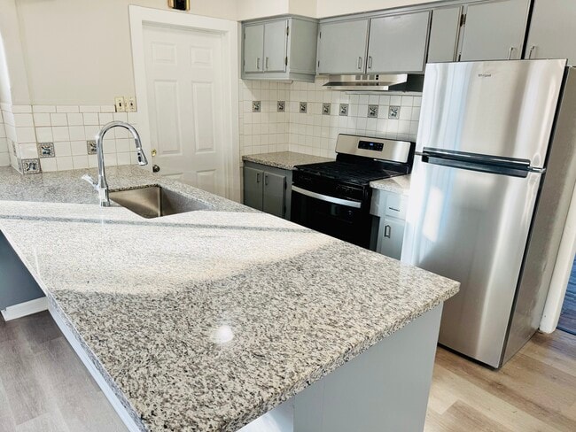 Building Photo - 2840 Belden St