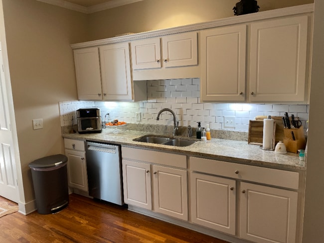 Photo - 1121 Surrey Ln