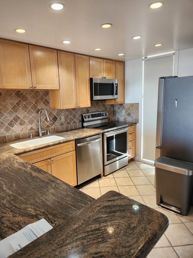 Building Photo - 4337 Marina City Dr Unit 443