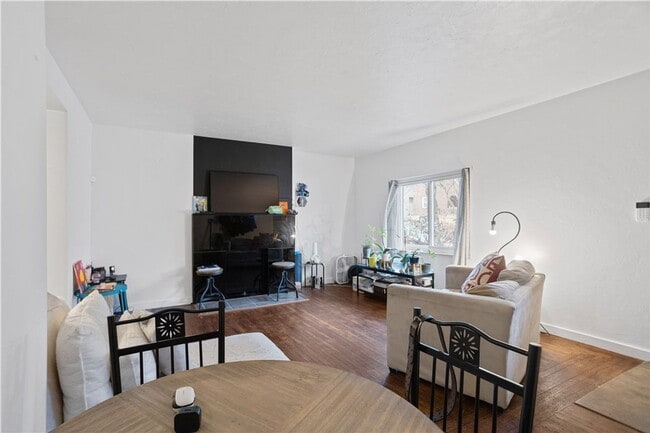 Photo - 842 Chislett St Unit 1