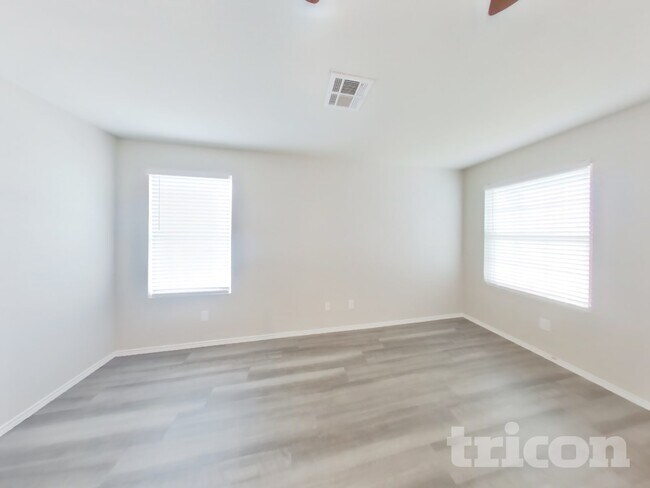 Photo - 102 Elizondo Way