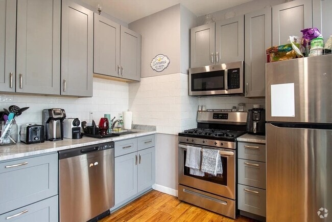 Building Photo - 117 Elm St Unit 2 Rental