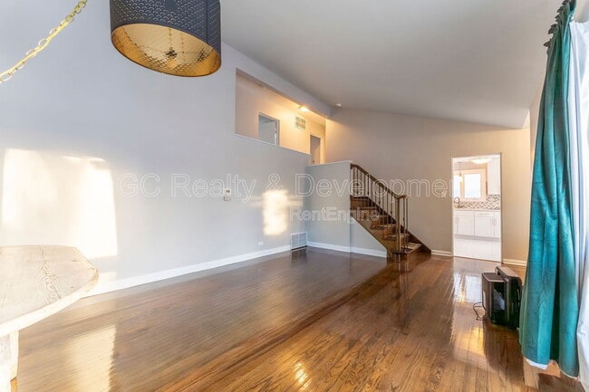 Photo - 810 W Dresser Dr