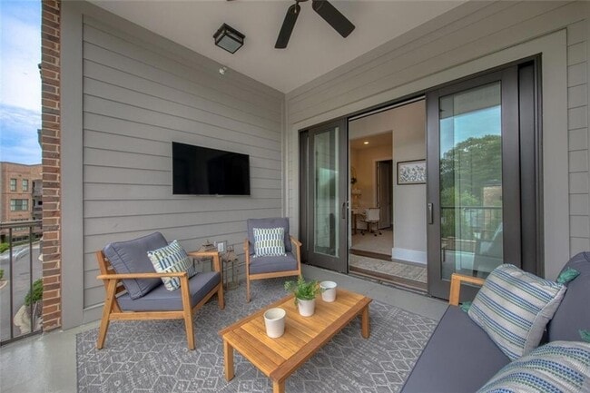 Photo - 1180 Canton St