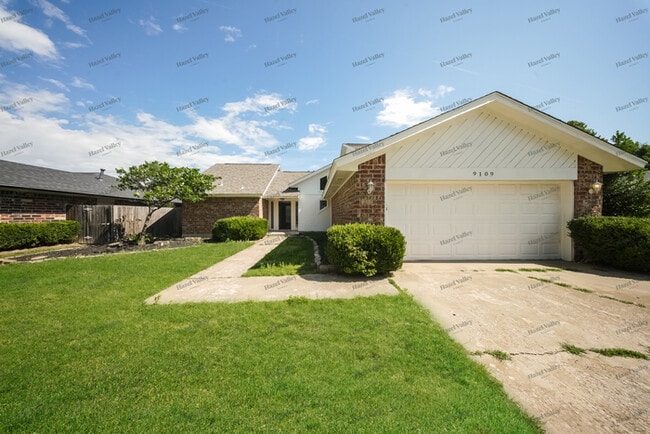 Building Photo - 9109 Oak Cliff Dr