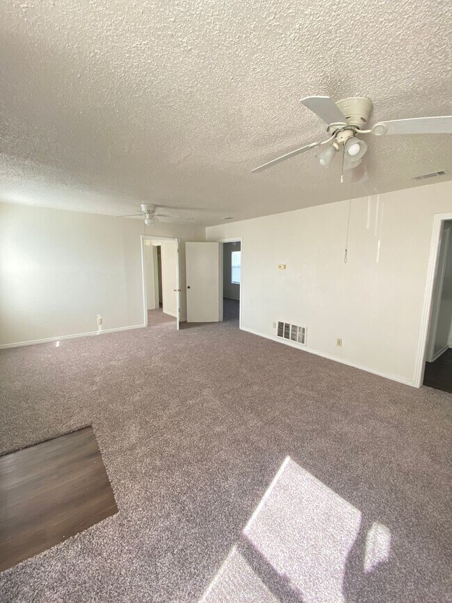 Photo - Charming newly renovated 3 bedroom 2 bath ...